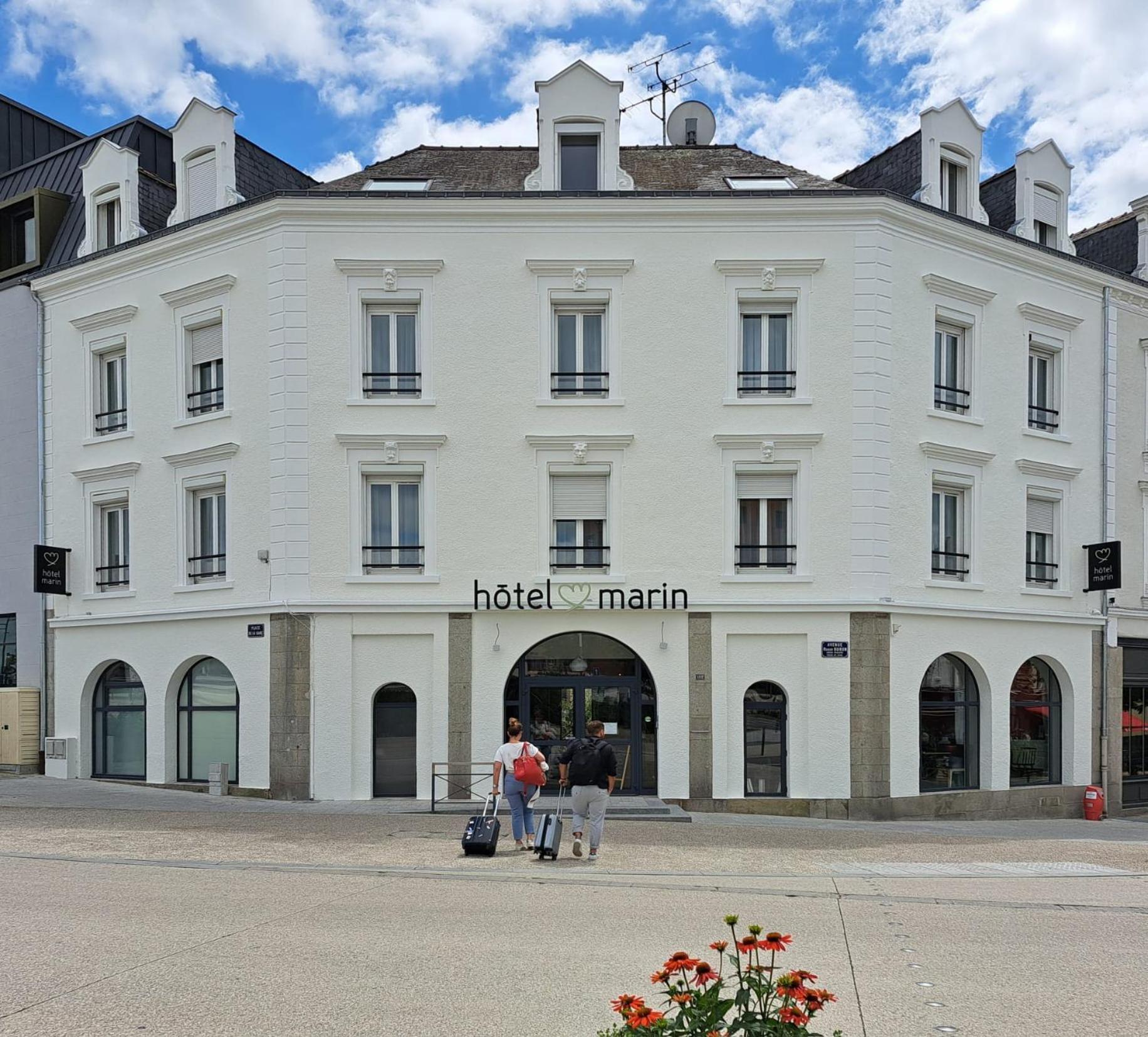 Hotel Et Apparts Marin 拉瓦勒 外观 照片