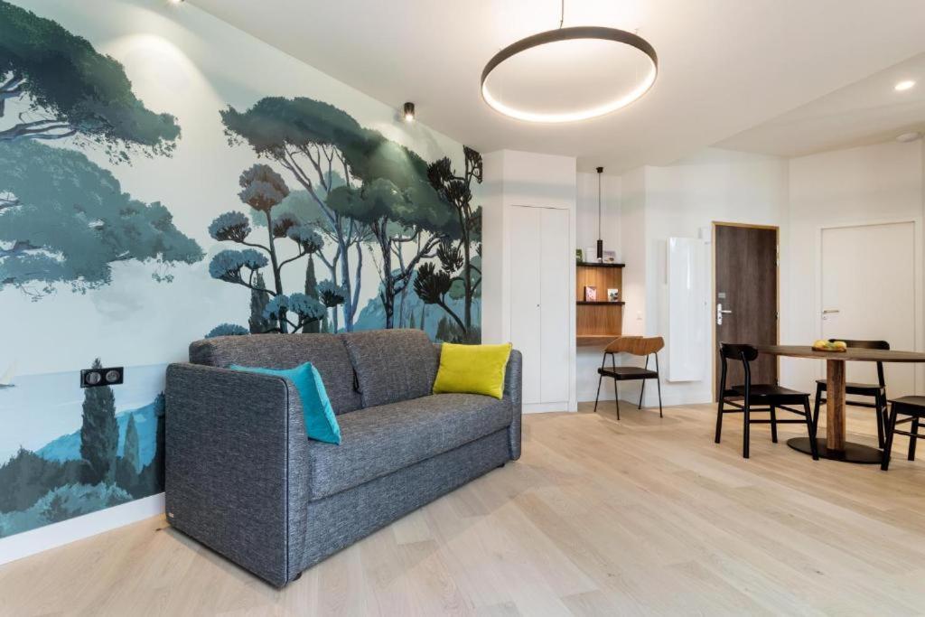 Hotel Et Apparts Marin 拉瓦勒 外观 照片