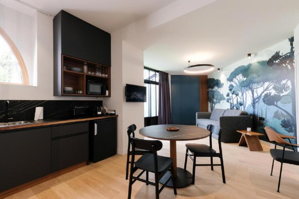 Hotel Et Apparts Marin 拉瓦勒 外观 照片
