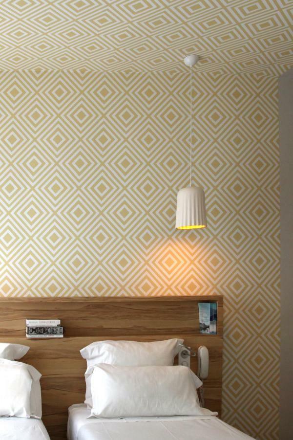 Hotel Et Apparts Marin 拉瓦勒 外观 照片
