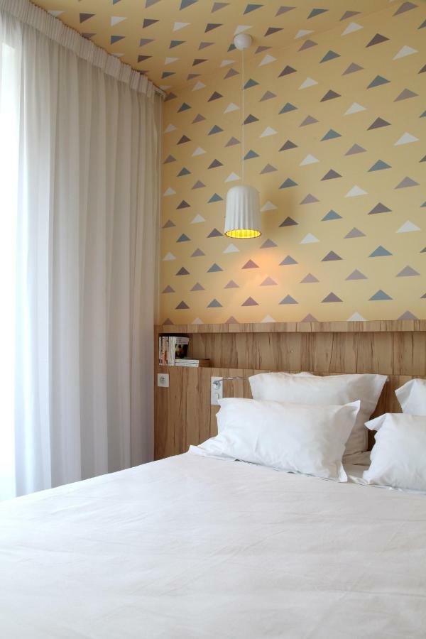 Hotel Et Apparts Marin 拉瓦勒 外观 照片