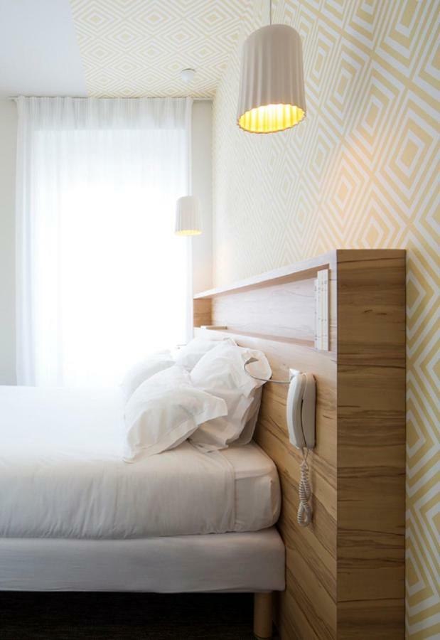 Hotel Et Apparts Marin 拉瓦勒 外观 照片